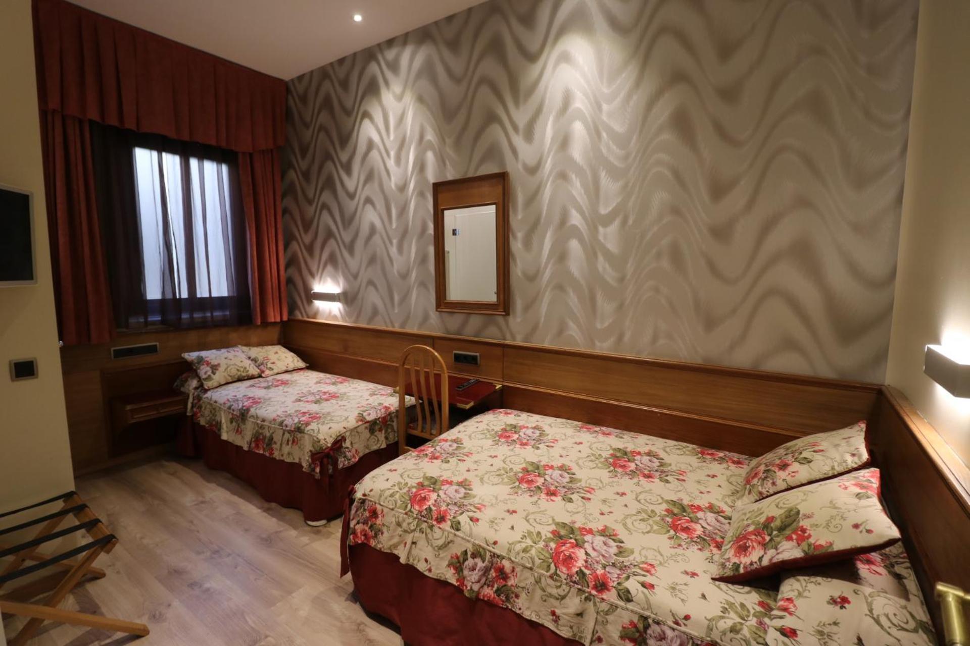 Hostal Hispano - Argentino Gran Via Madrid Dış mekan fotoğraf