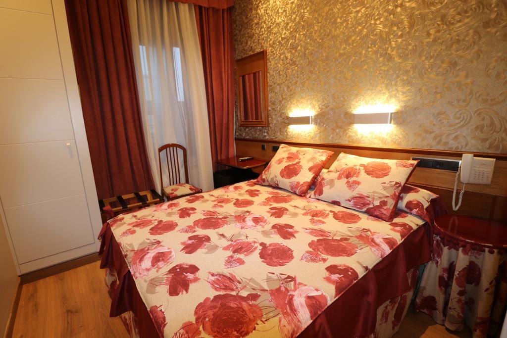 Hostal Hispano - Argentino Gran Via Madrid Dış mekan fotoğraf