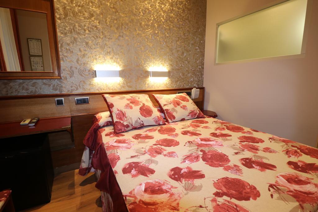 Hostal Hispano - Argentino Gran Via Madrid Dış mekan fotoğraf